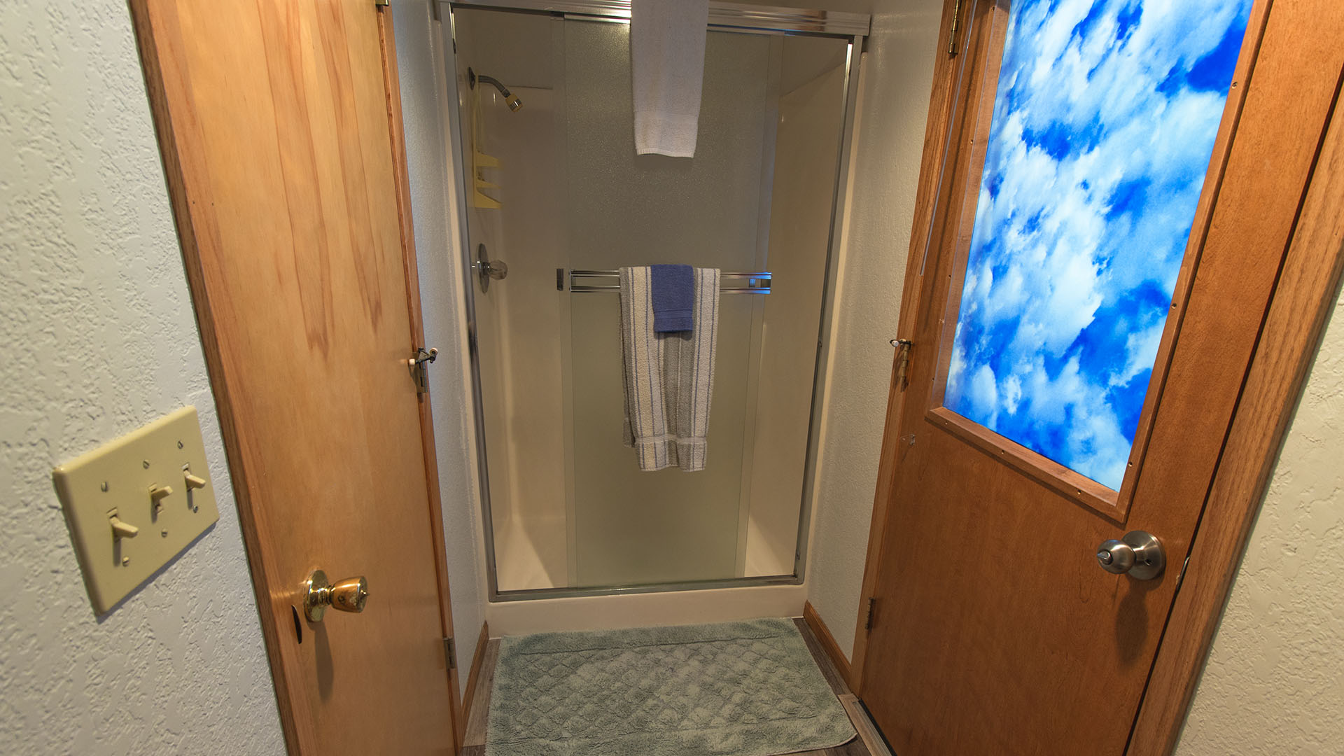 The Beachcomber Main Guest Bath 2