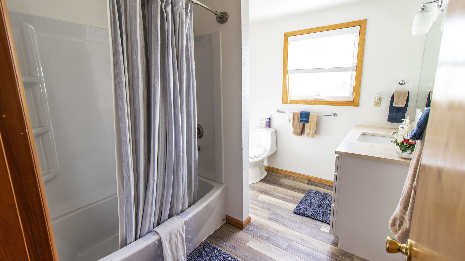 The Beachcomber Upstairs Bath