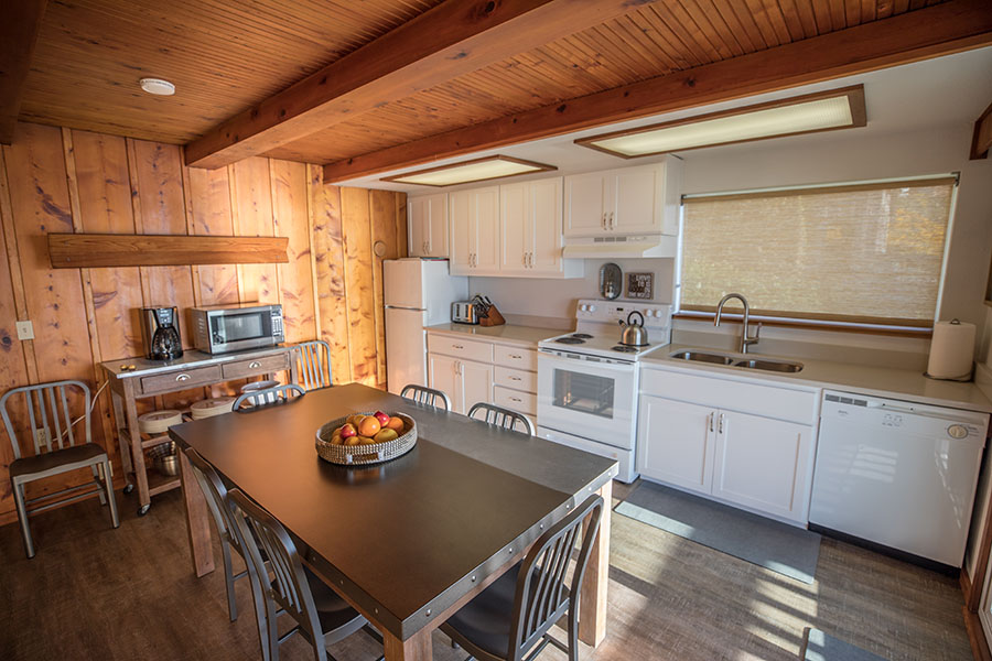 Face Rock Retreat: Surf Song Living Room #4