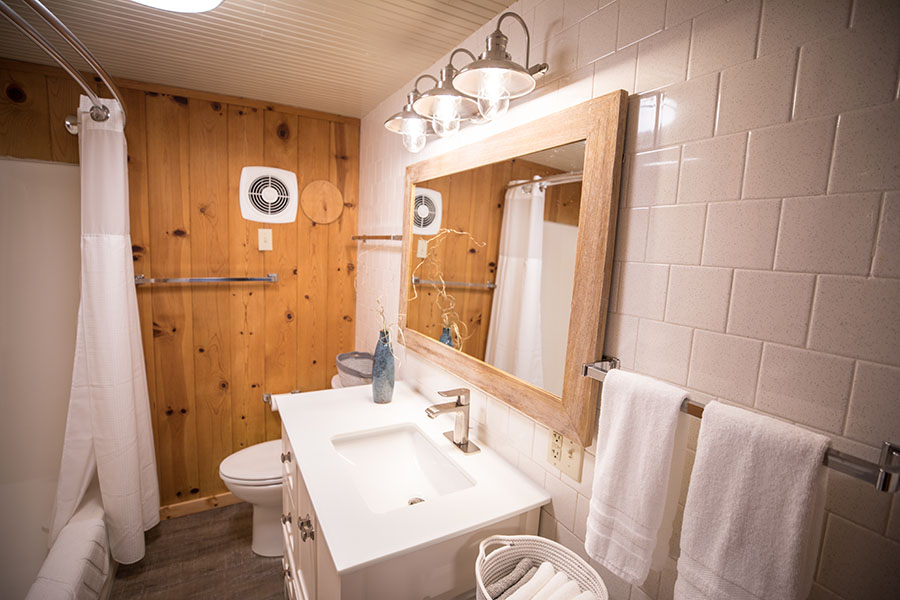 Face Rock Retreat: Surf Song Main Bathroom #1