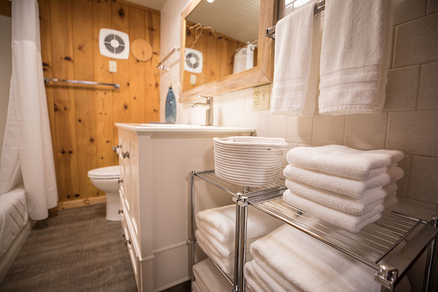 Face Rock Retreat: Surf Song Main Bathroom #2