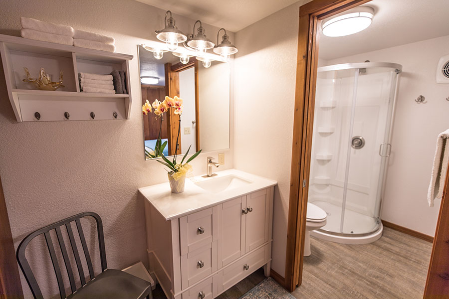 Face Rock Retreat: Surf Song Primary Bedroom #1