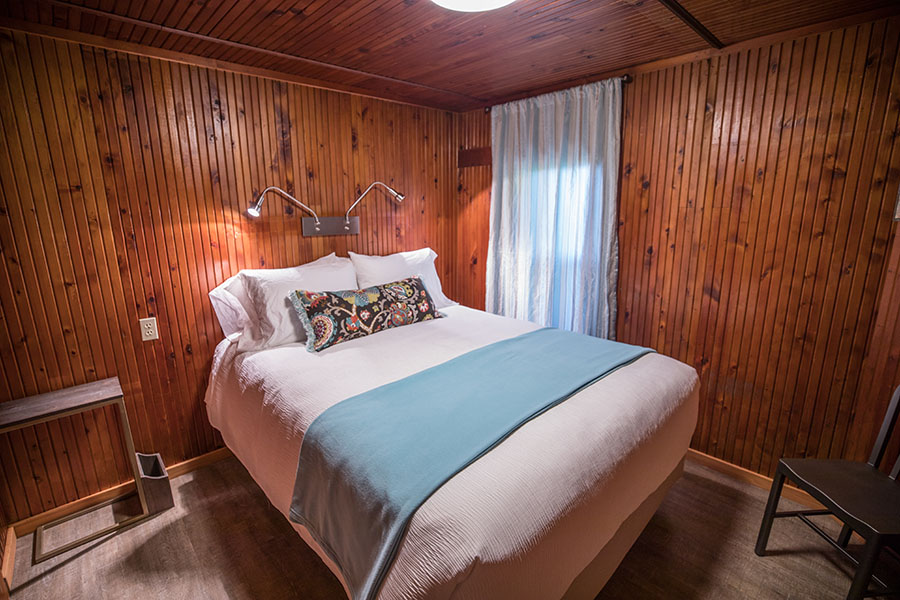 Face Rock Retreat: Surf Song Queen Bedroom #1