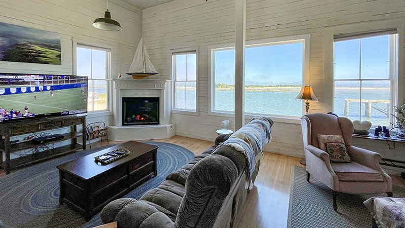 Bandon Historic River House